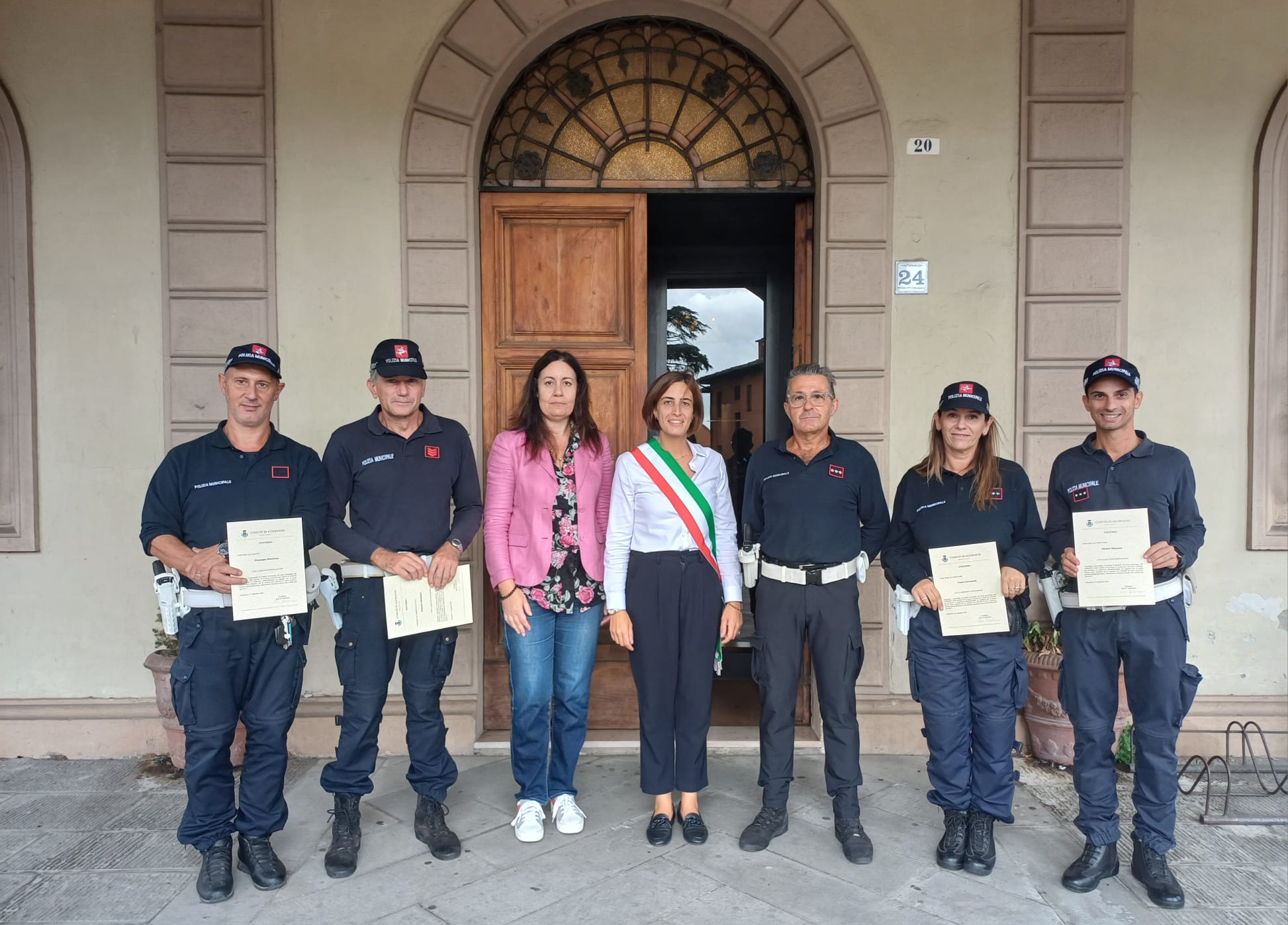 Dedizione e impegno per Altopascio, il sindaco D'Ambrosio consegna un encomio alla Polizia Municipale